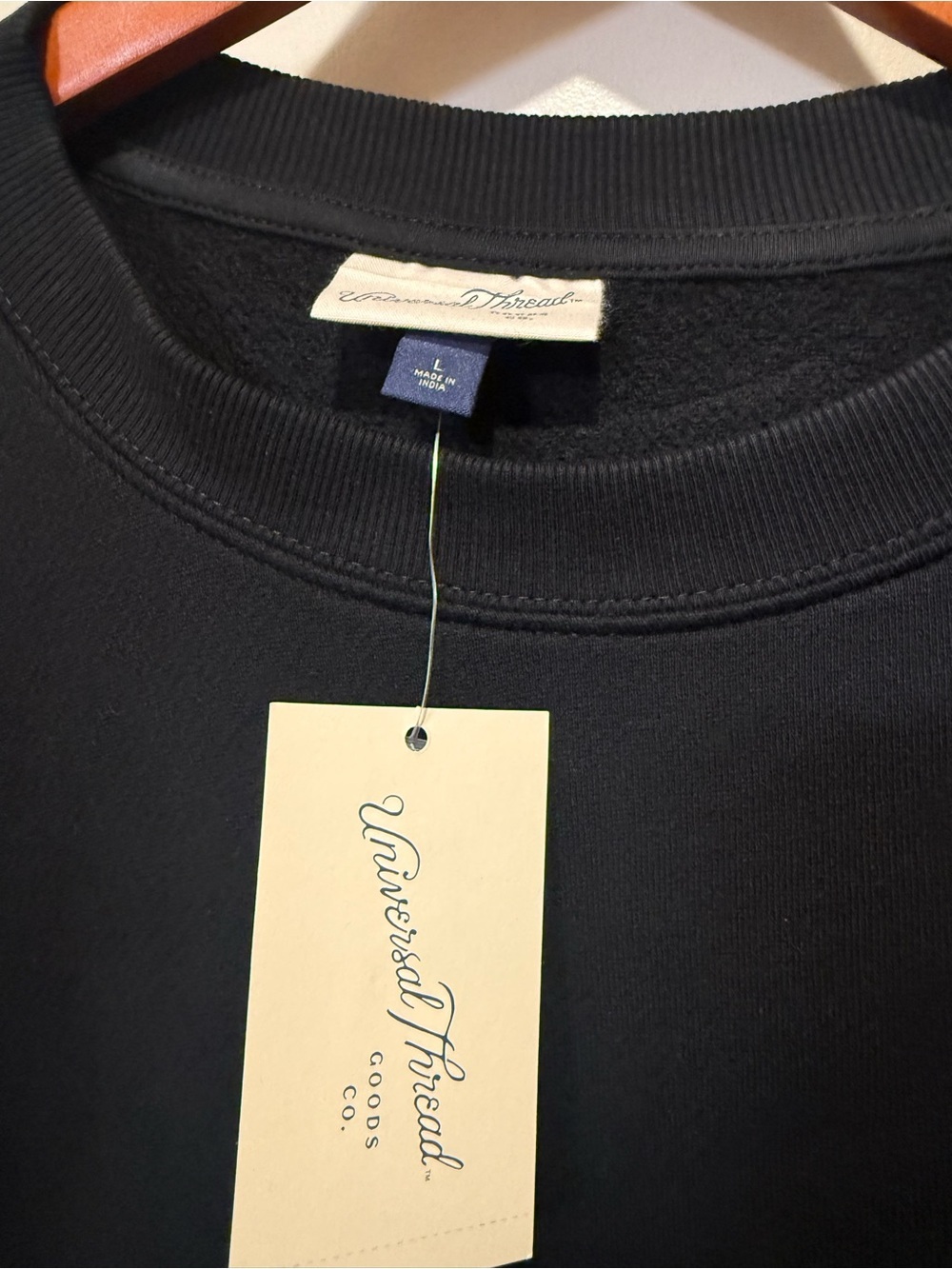 NWT Universal Thread Large Black Crewneck Pullover Sweatshirt | Elastic Hem - Picture 2 of 2